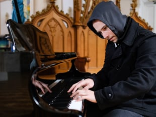 Nightchurch pianist's journey from streets to Changemaker